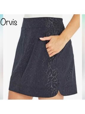 Orvis Sporty Chic Animal Print Embossed Skort Athleisure skirt size SM like NEW